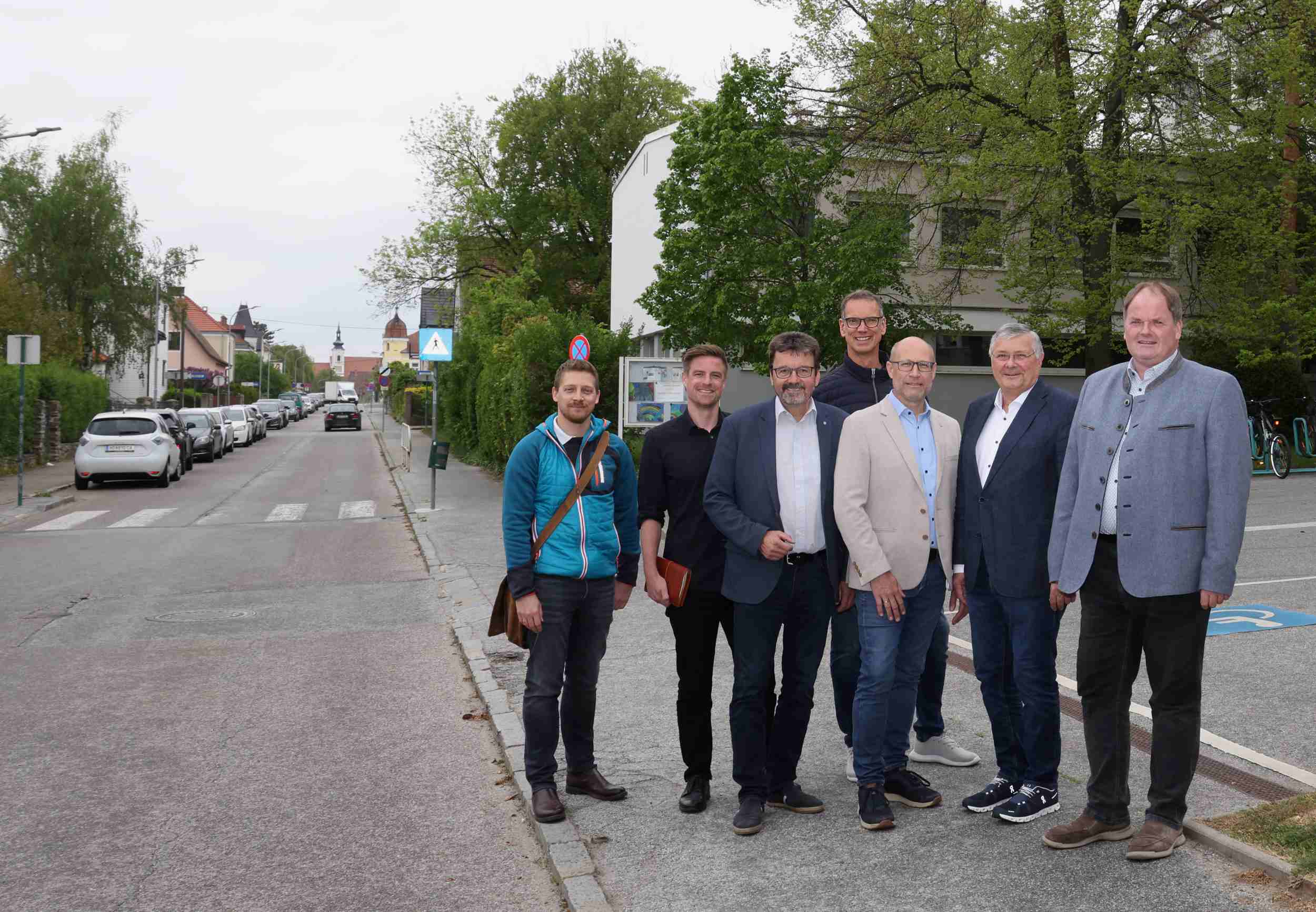 Beim Lokalaugenschein: Martin Becker, StR Reinhard Litschauer, Bgm.Gerhard Lentschig, Klaus Grulich, Andreas Holzbrecher, Vizebgm. Heinz Nagel und Verkehrsstadtrat Manfred Daniel Foto: Pfleger
